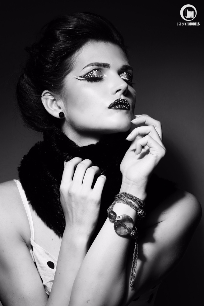 Veronika Ondrušov  is a New Delhi based Internationl fasshion model
